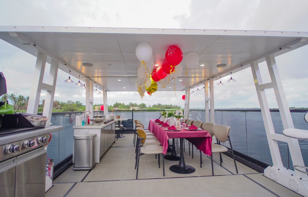 E & A Waterfront - Restaurant Picture