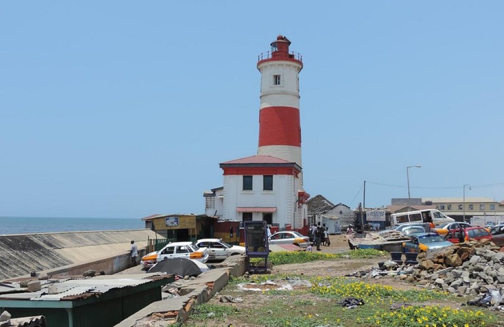 E & A Waterfront at Jamestown Light House