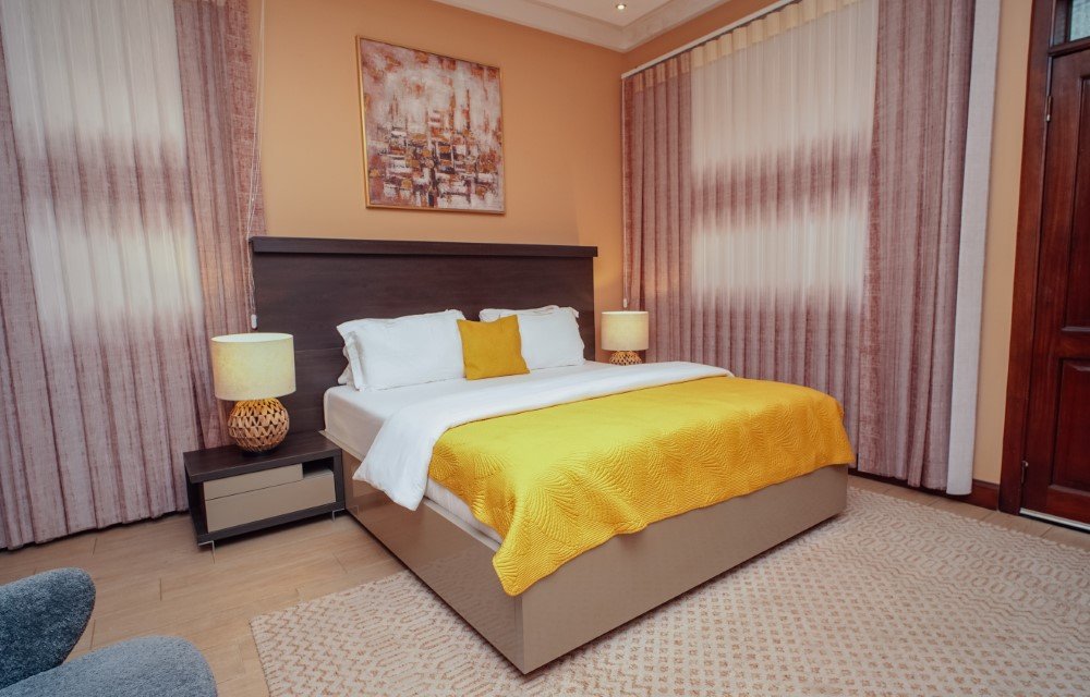 Super Deluxe Suite – 1 Bedroom (Large) with Outdoor Jacuzzi at E & A Waterfront